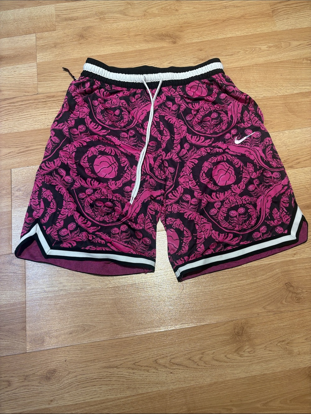 Nike Men's Magenta and Black Patterned Athletic Basketball Shorts